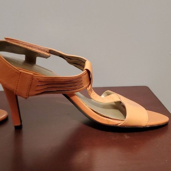 🌟 CLEARANCE Franco Carrolli leather pump size 7.5 - Picture 4 of 13